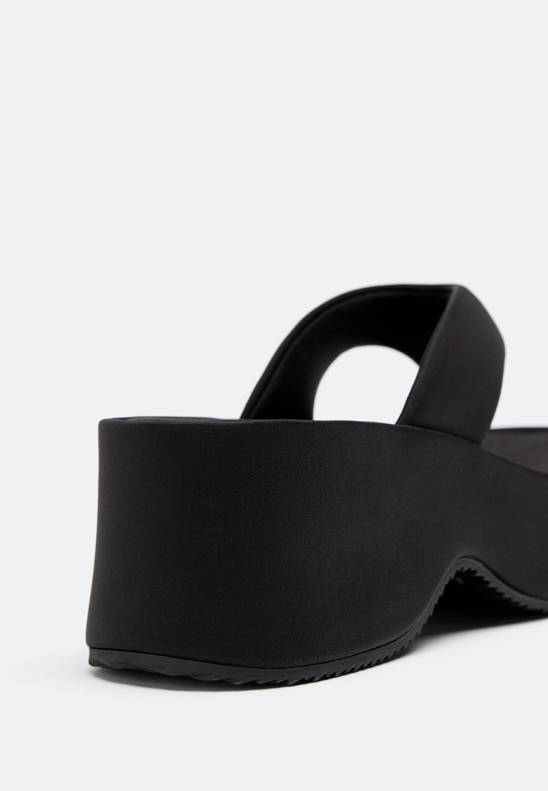 Platform thong sandals — BLACK