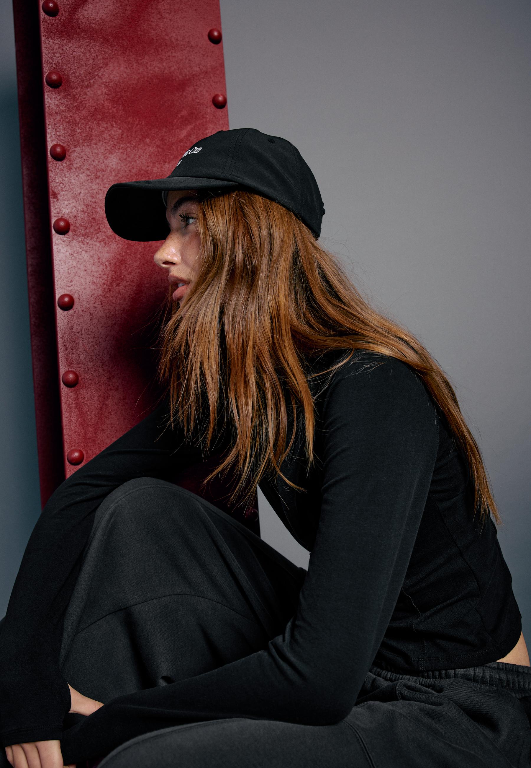 Stradivarius Nakışlı spor şapka görsel 5