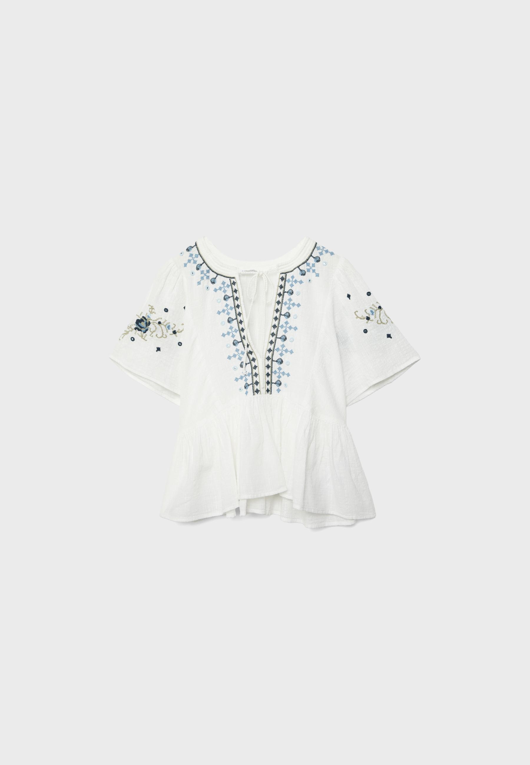 Contrast embroidery short sleeve blouse — Ecru