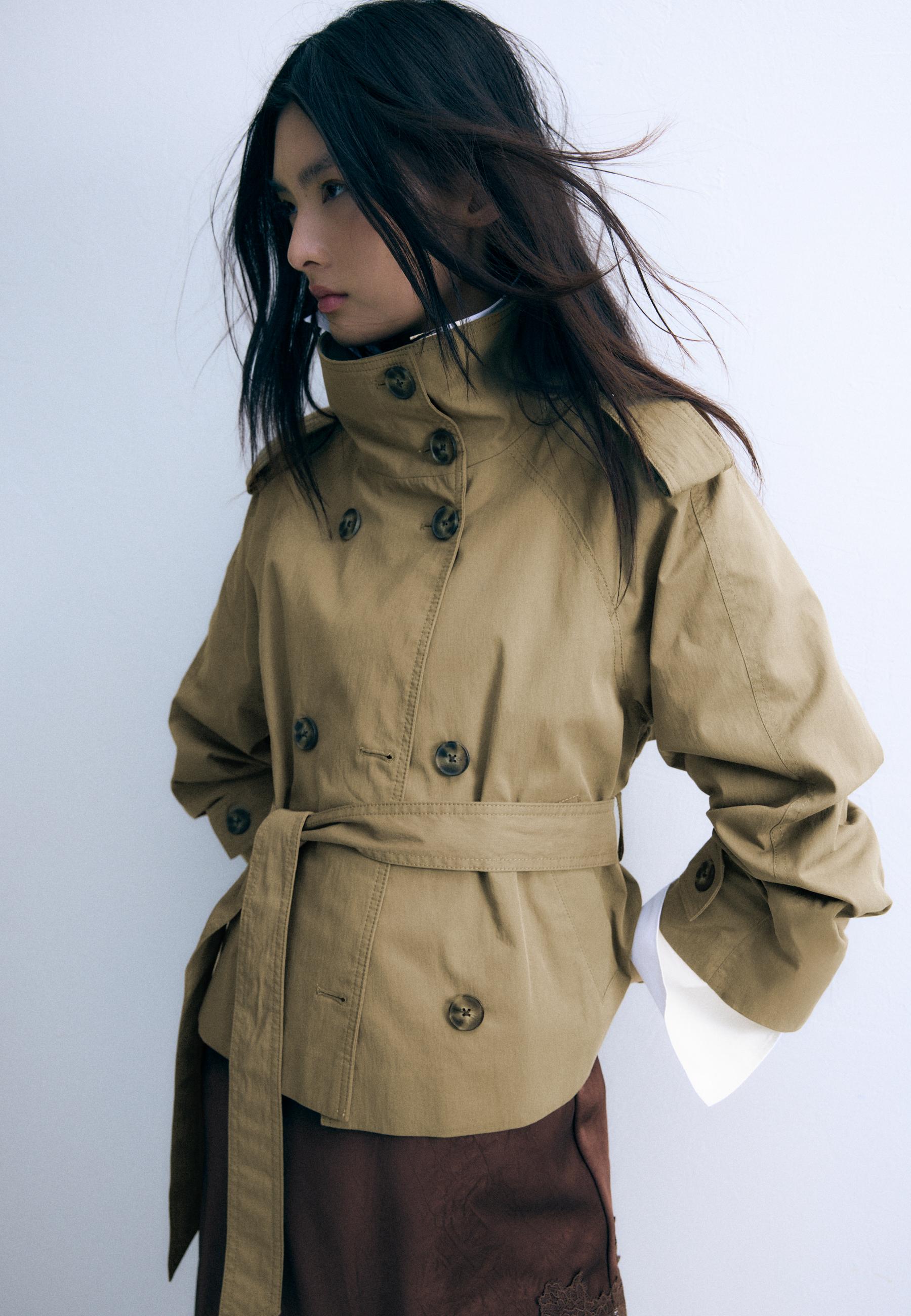 Yüksek yakalı kemerli trençkot - Görsel 4