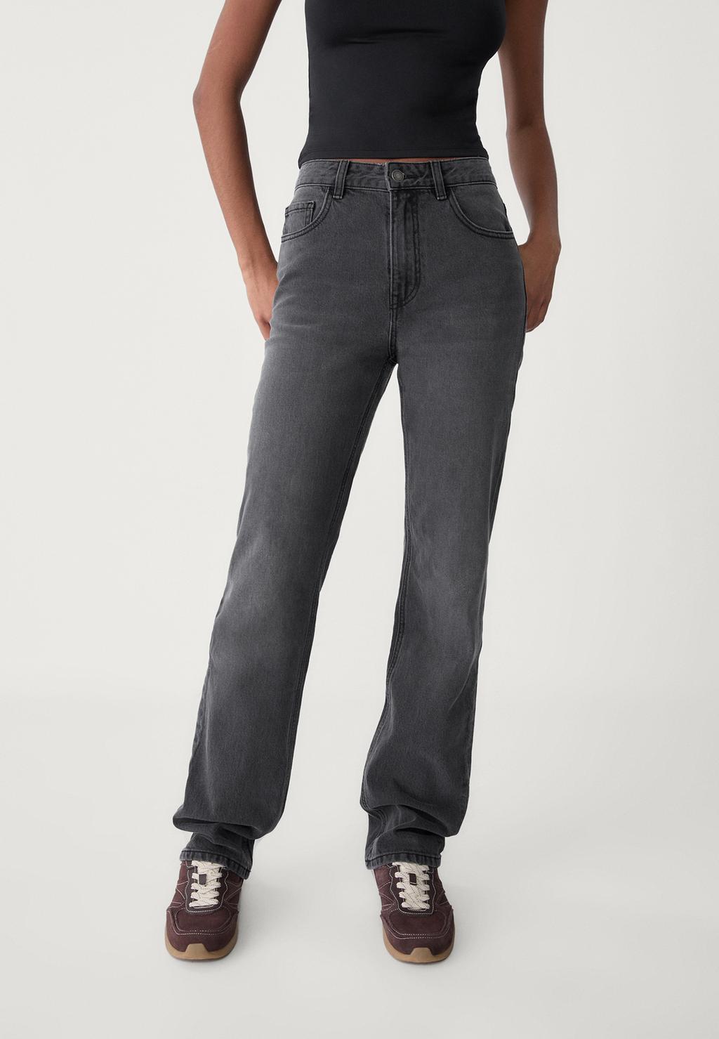 Bequeme Straight-Fit- und Regular-Waist-Jeans