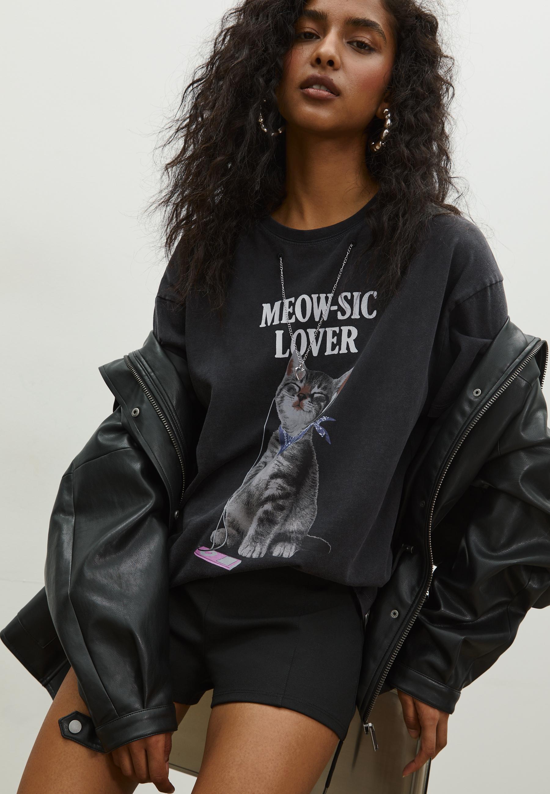 Printed T-shirt with appliqué - Women's fashion | Stradivarius Kuwait