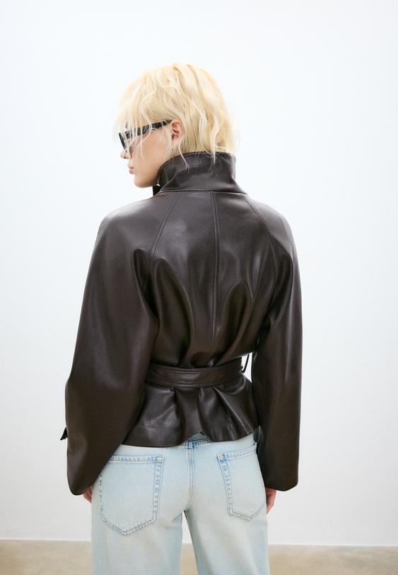 trench cuello alto efecto piel