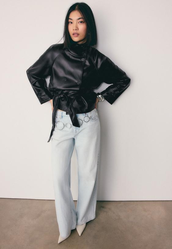 trenchcoat-mit-stehkragen-aus-kunstleder