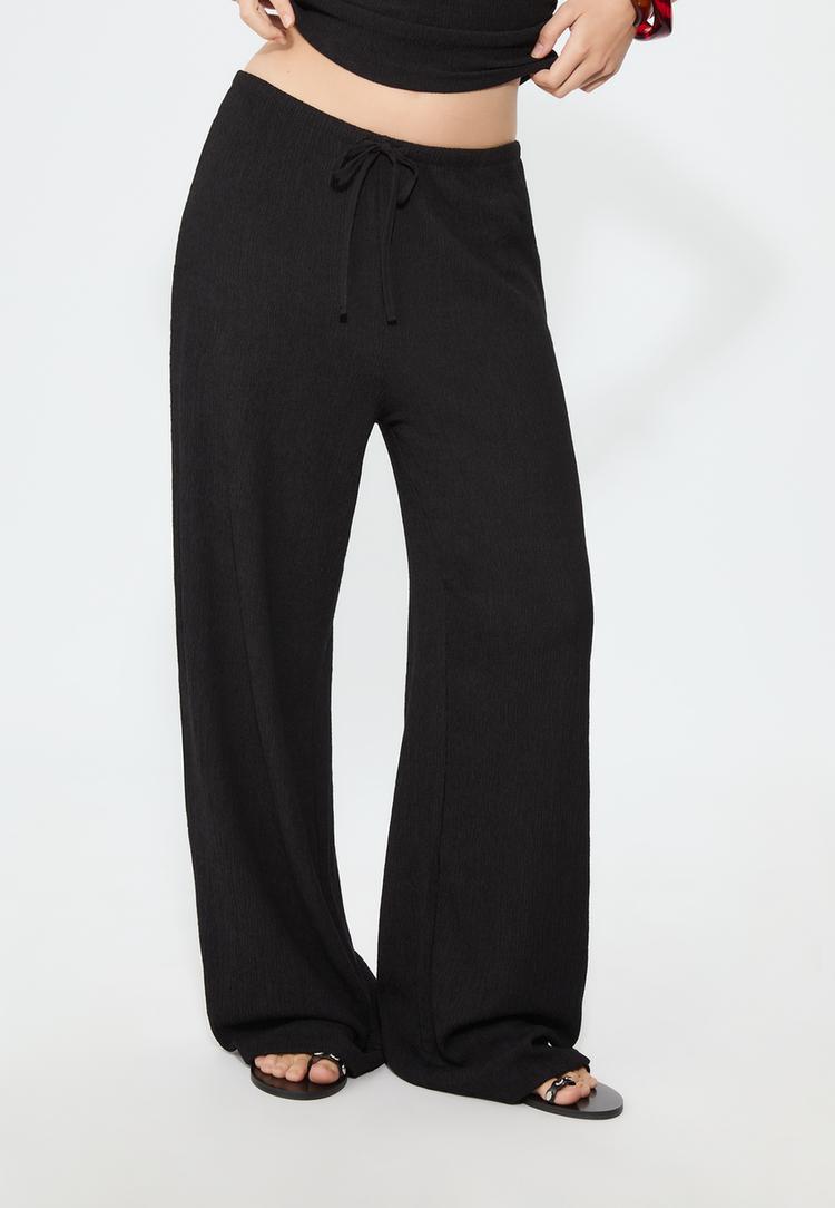 pantalon fluido efecto arrugado