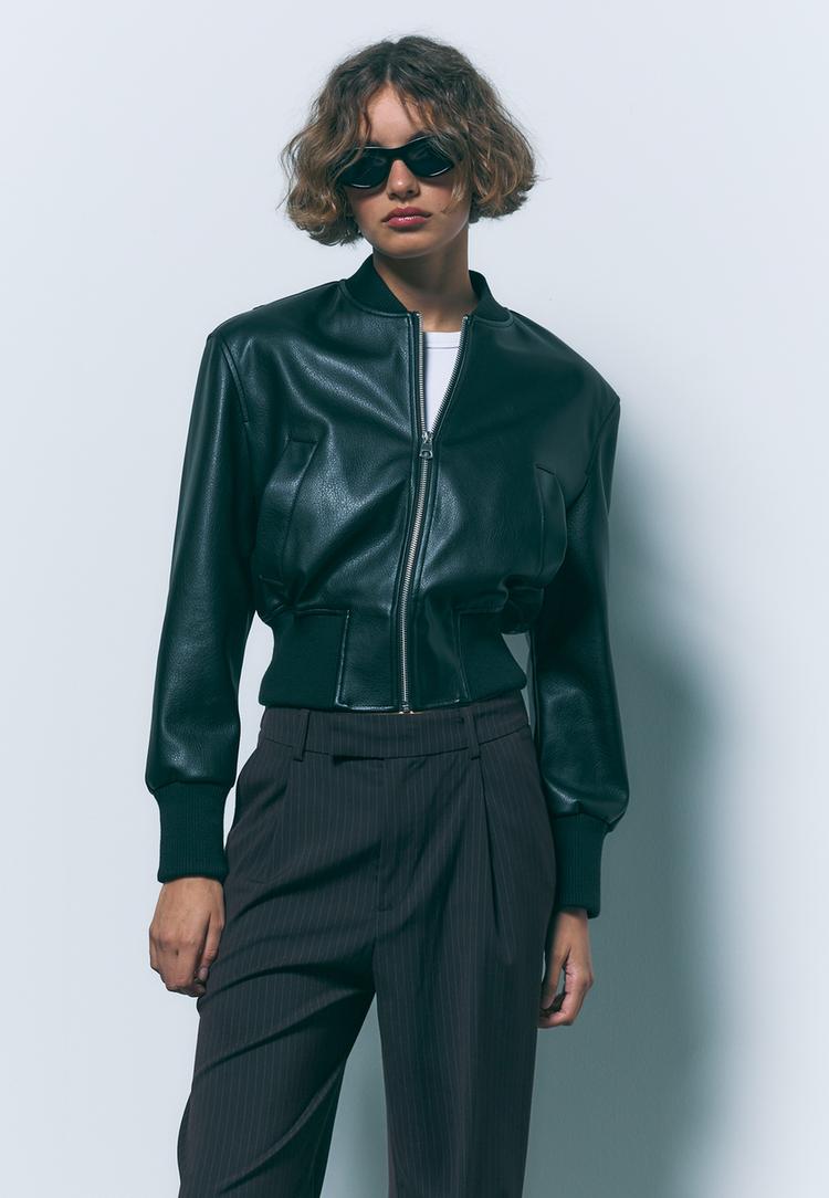 cazadora bomber efecto piel hombreras