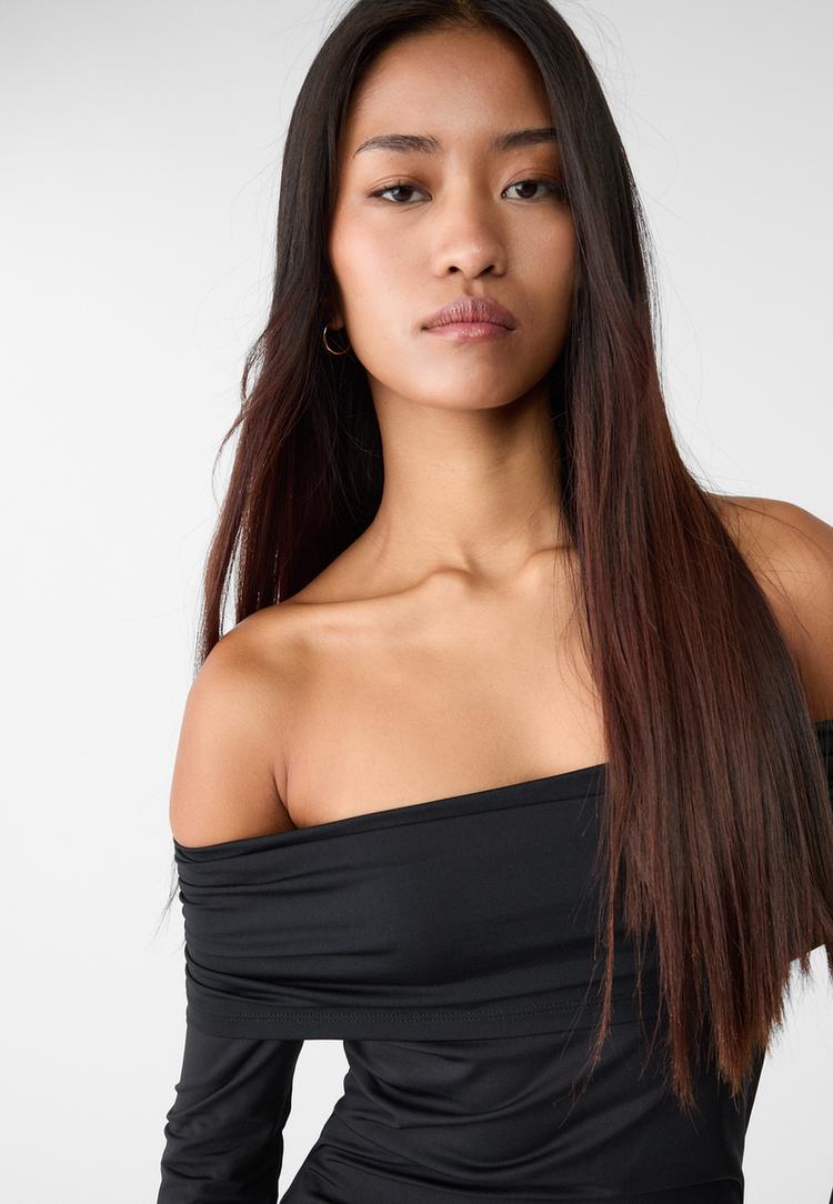 vestido corto hombros descubiertos