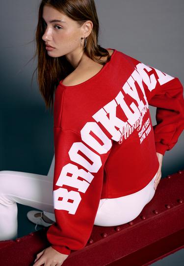 Asymmetric placement print fitted sweatshirt — Red 1
