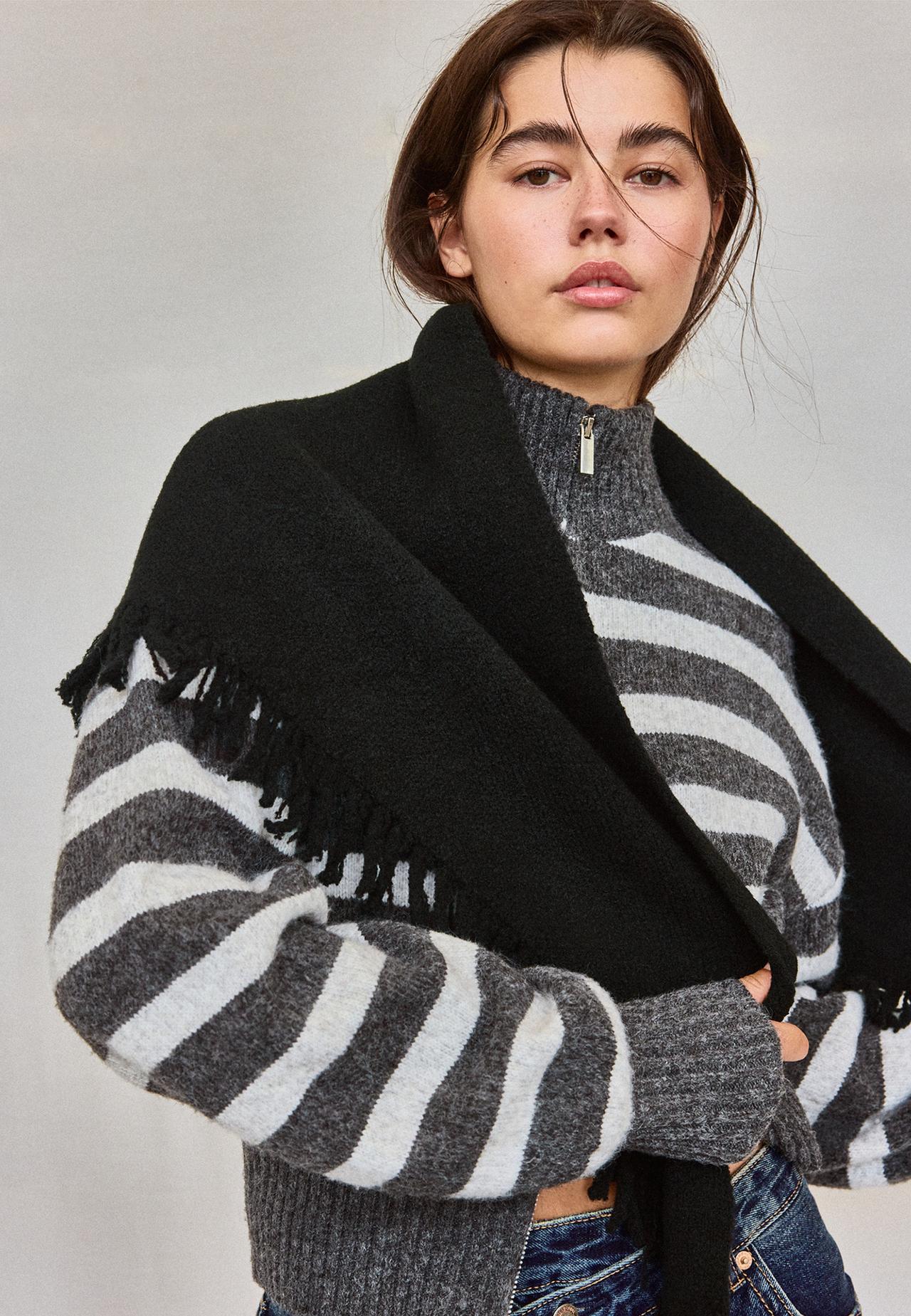 Fringed cape scarf — Black