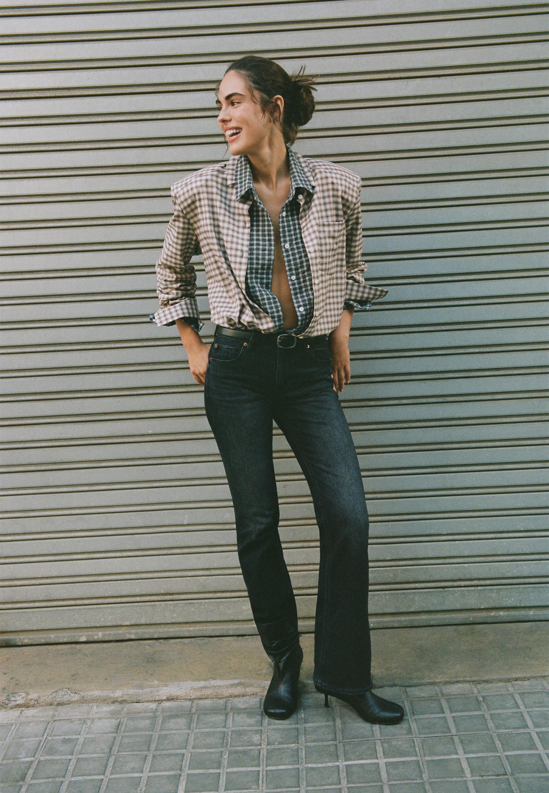 D68 boot-cut jeans with belt — BLACK DENIM WASH