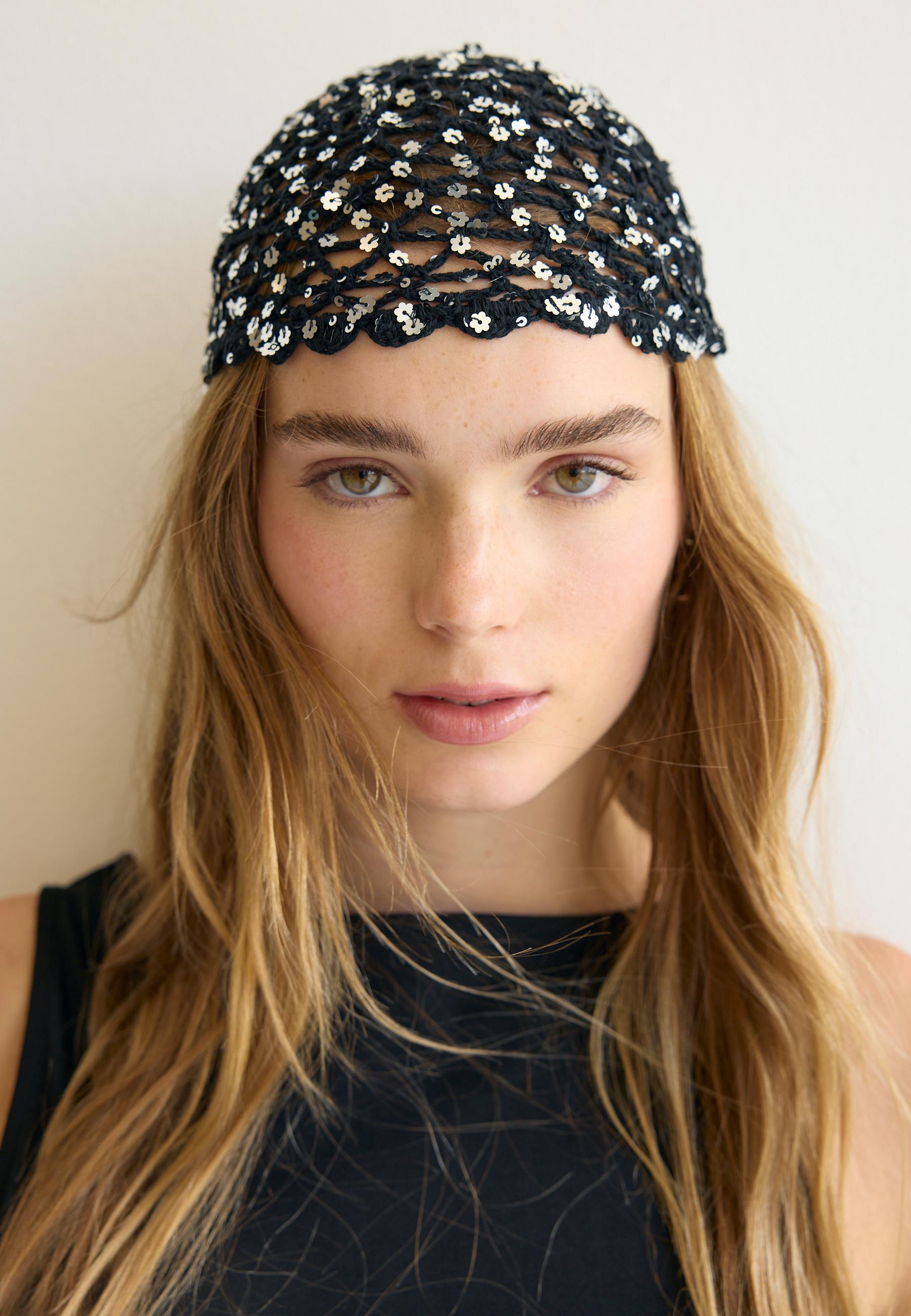 Floral sequin skull cap — Black