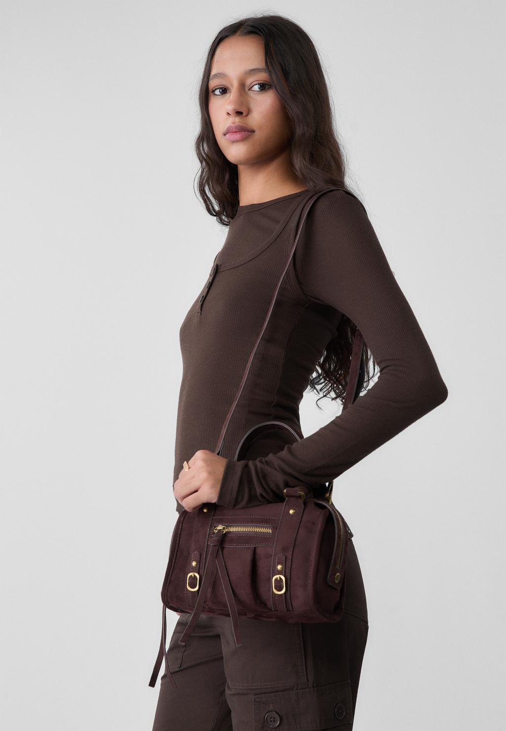 Crossbody bag with zip