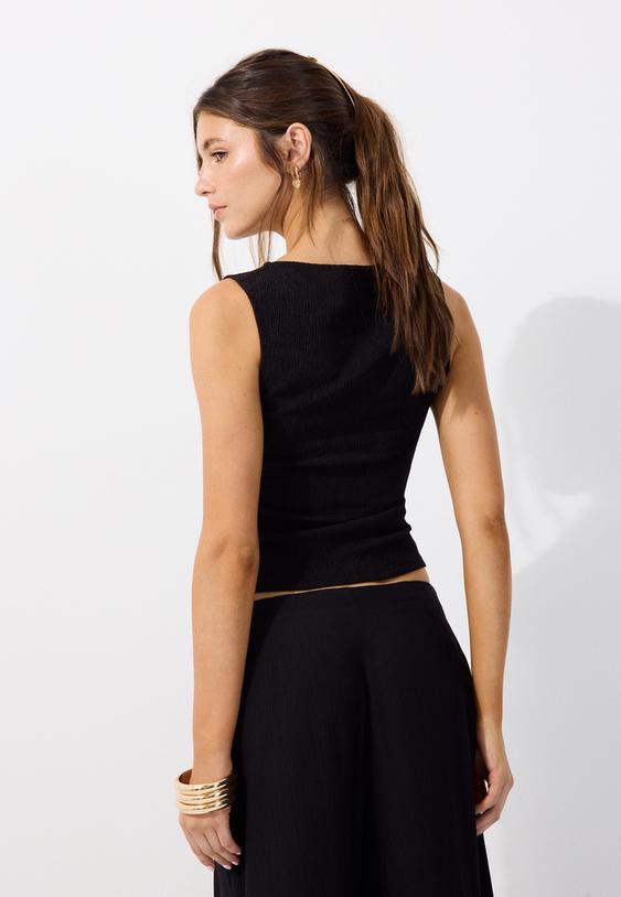 top met textuur en plooien