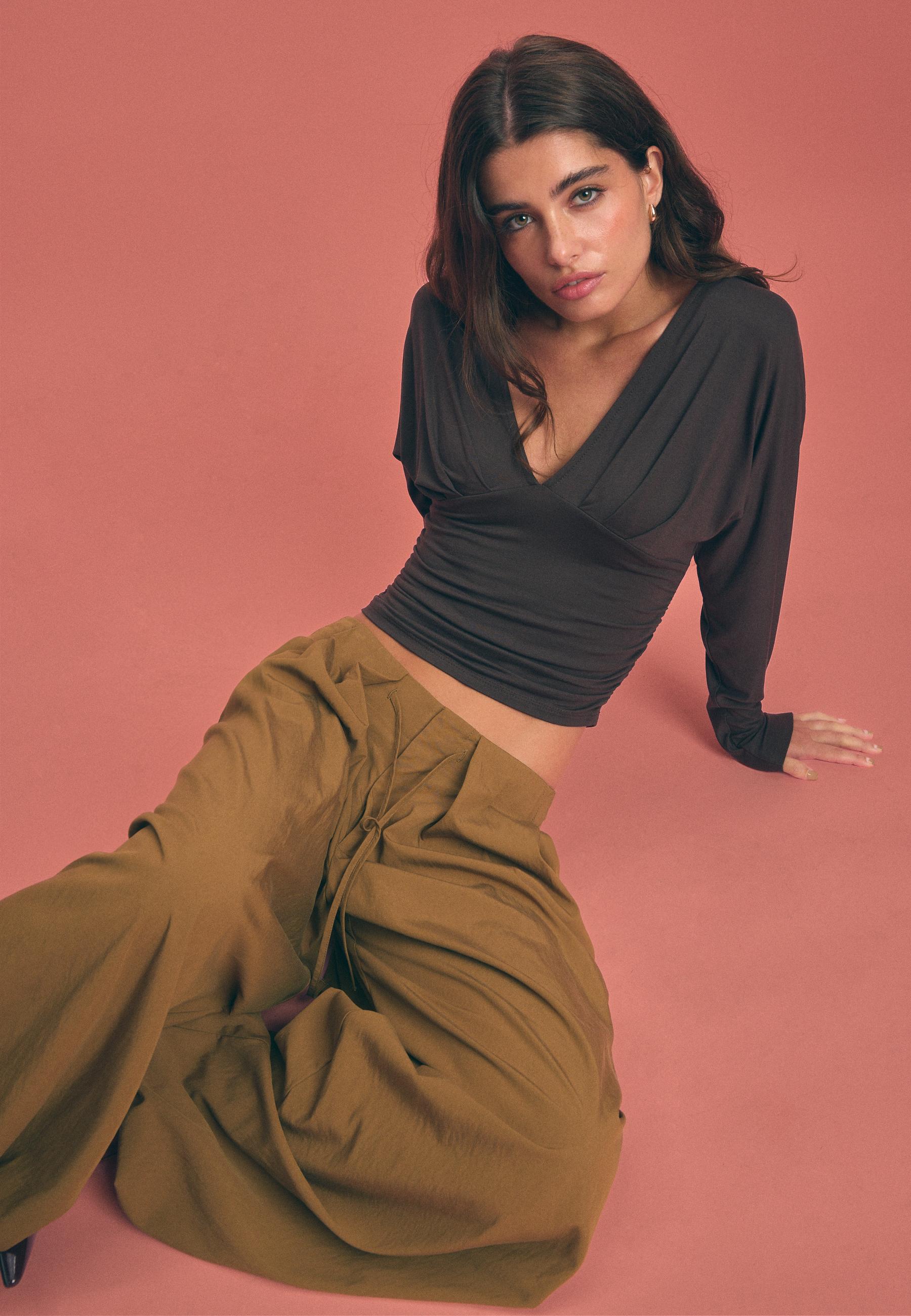 Long sleeve V-neck T-shirt — Brown