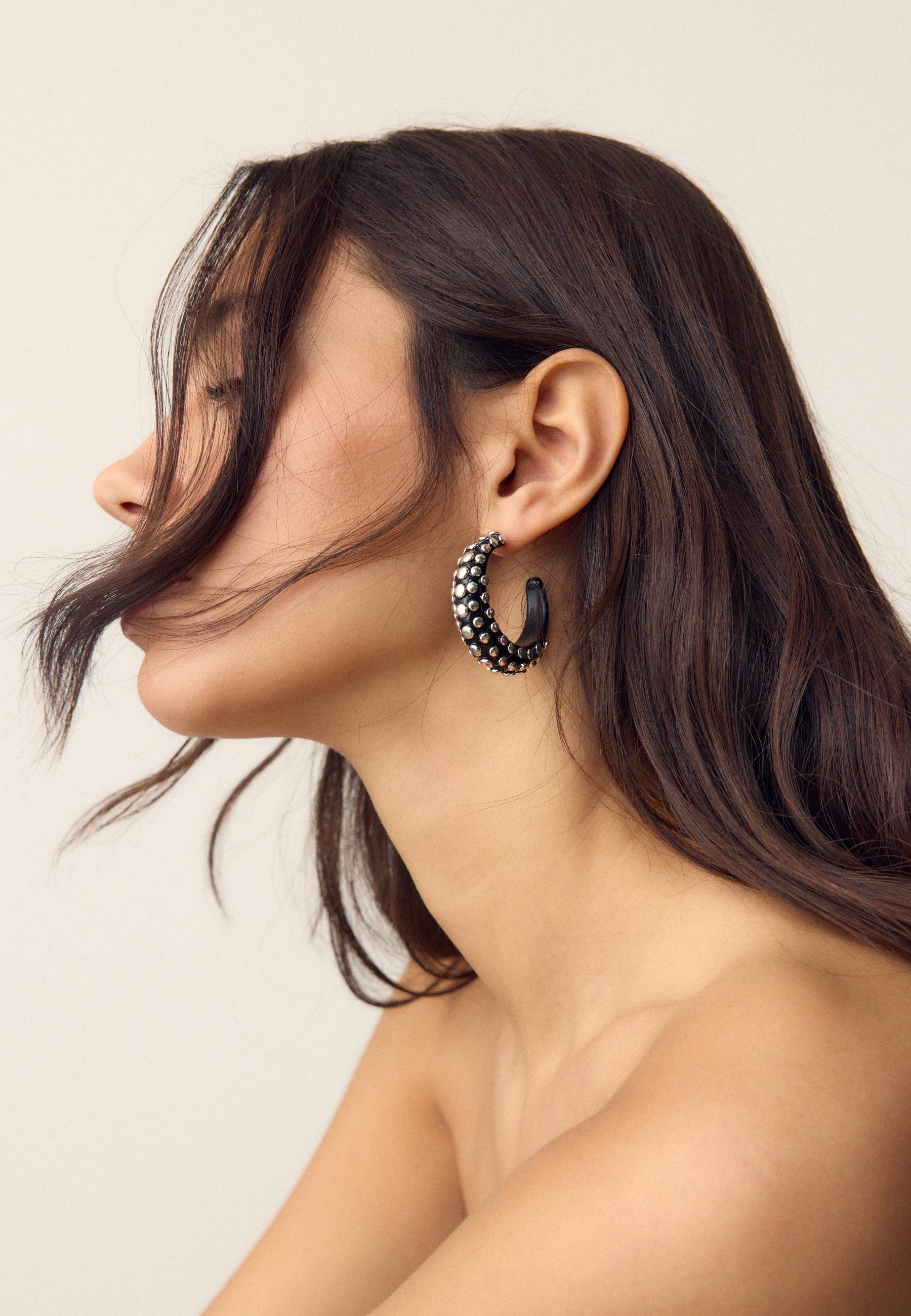 Stud hoop earrings — Black