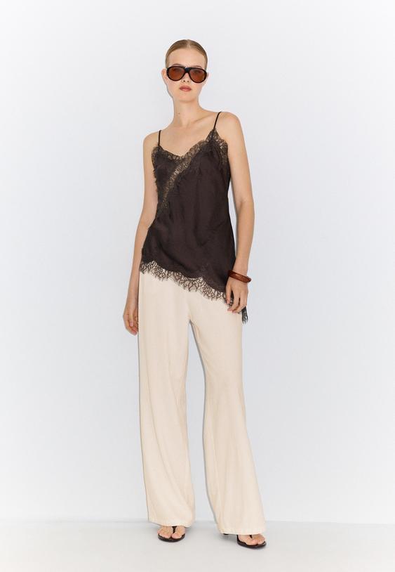 asymmetrische kanten top met lingerielook