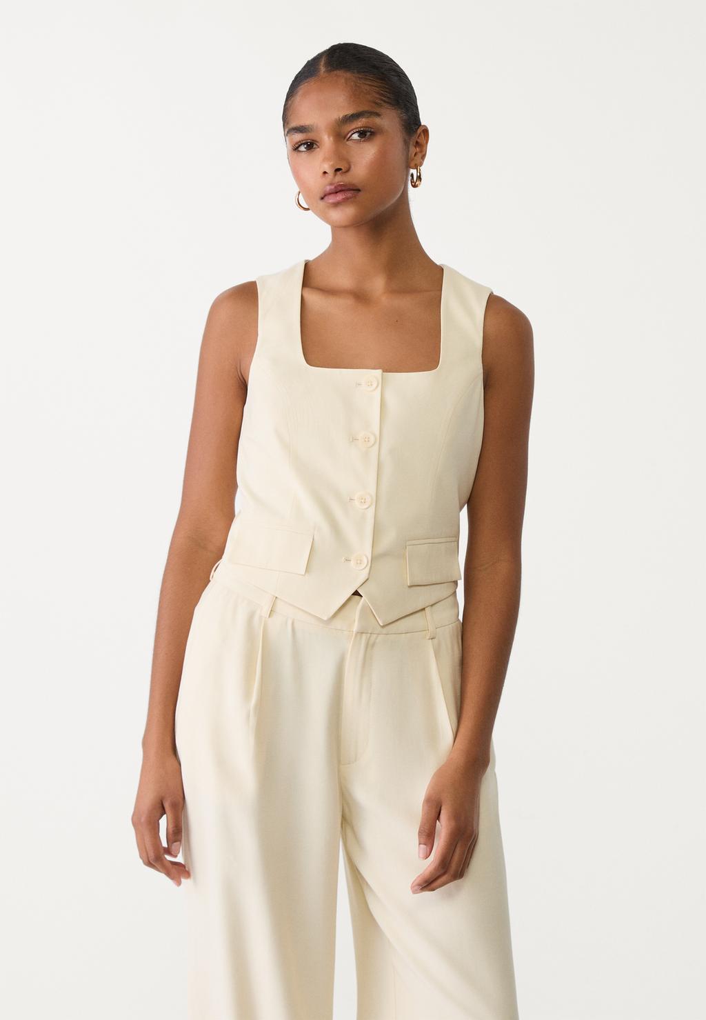 Short vest with a square-cut neckline