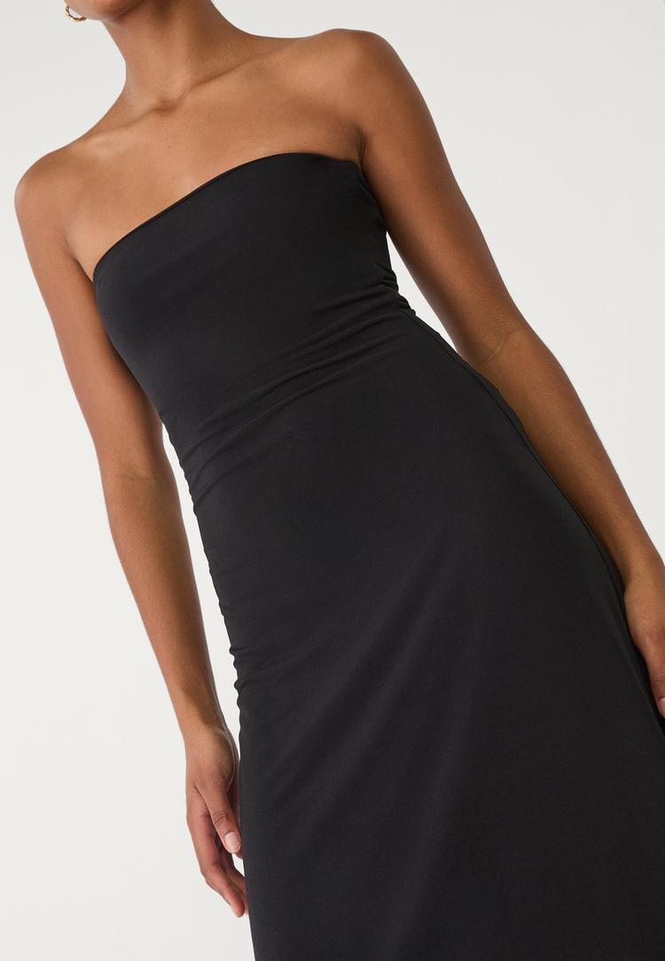 vestido midi evase hombros descubiertos
