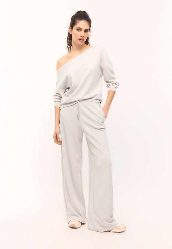 Stradivarius Soft-Touch Off-The-Shoulder Sweatshirt Stone Xs