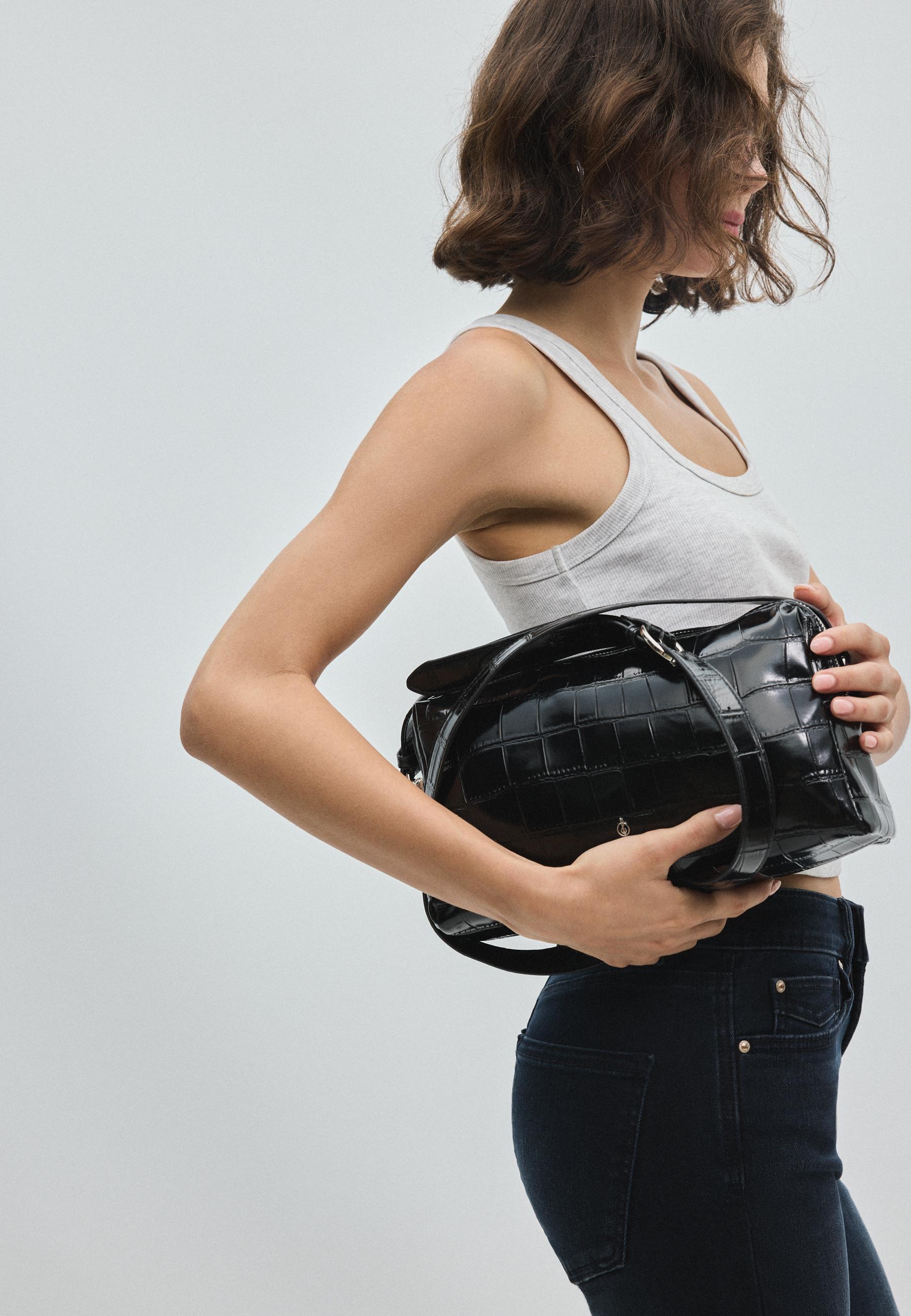 Crocodile-effect rectangular crossbody bag — Black