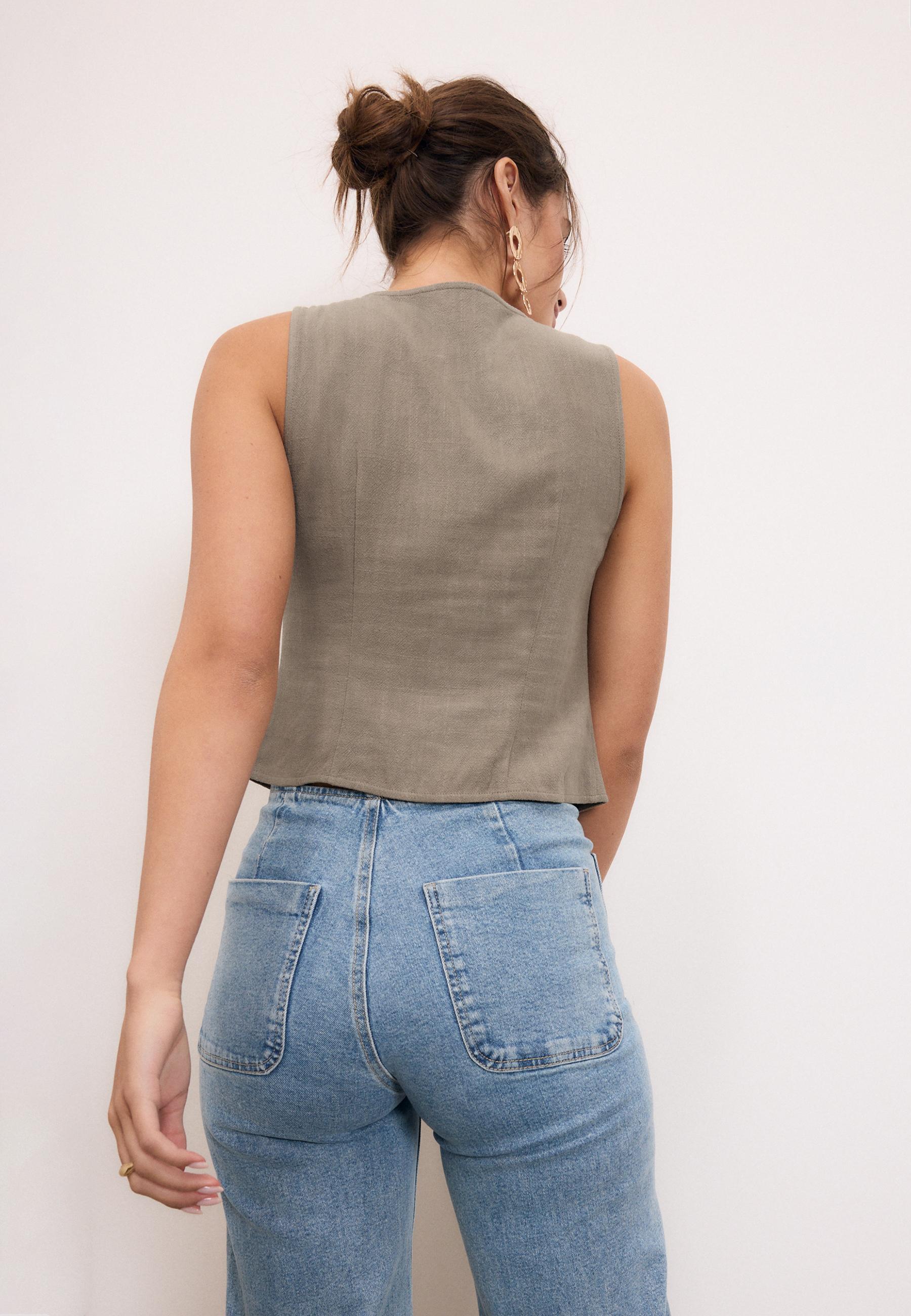 Sleeveless buttoned top — Brown