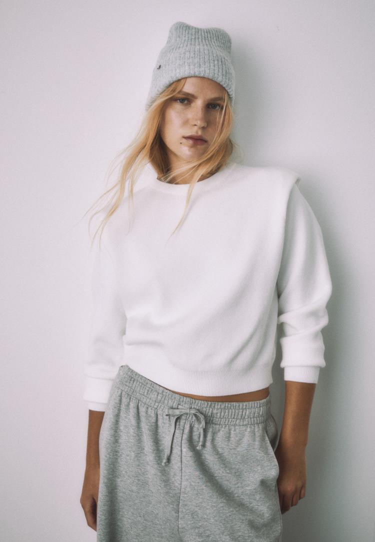 camisola de malha com ombreiras