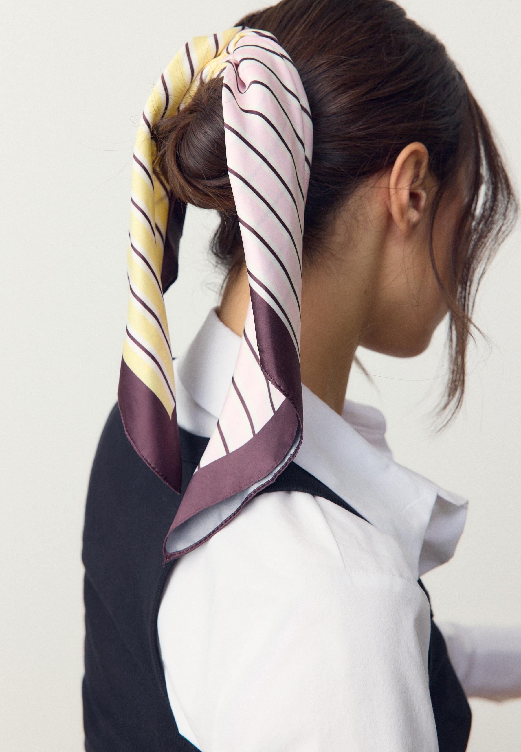 Contrast stripe scarf — Gold