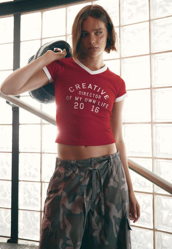 Stradivarius Grafik-T-Shirt Mit V-Ausschnitt Rot Xl
