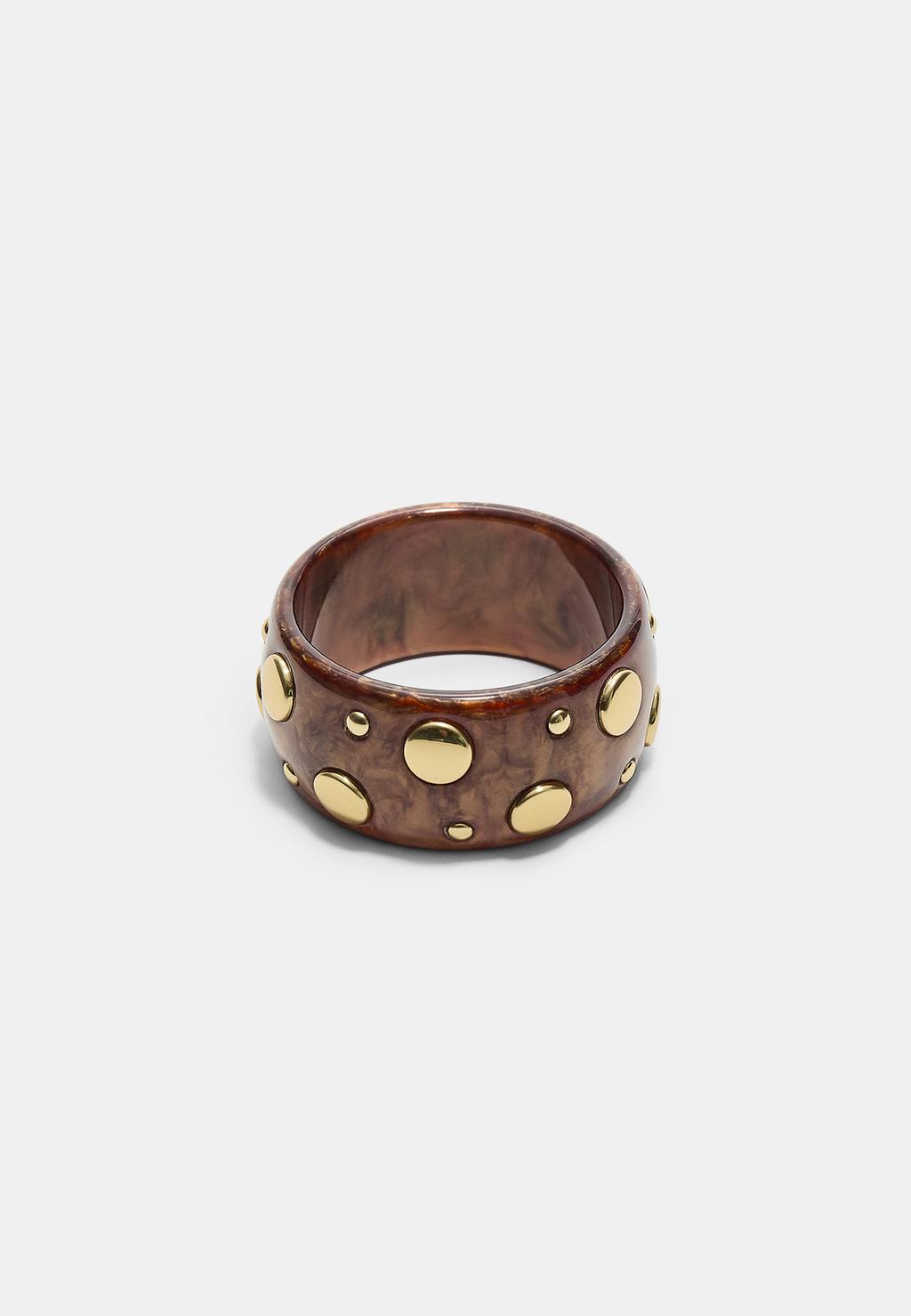 Gelang kaku dengan stud