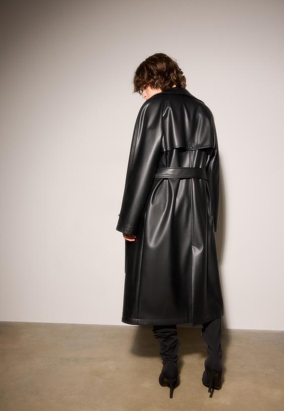 trench largo efecto piel