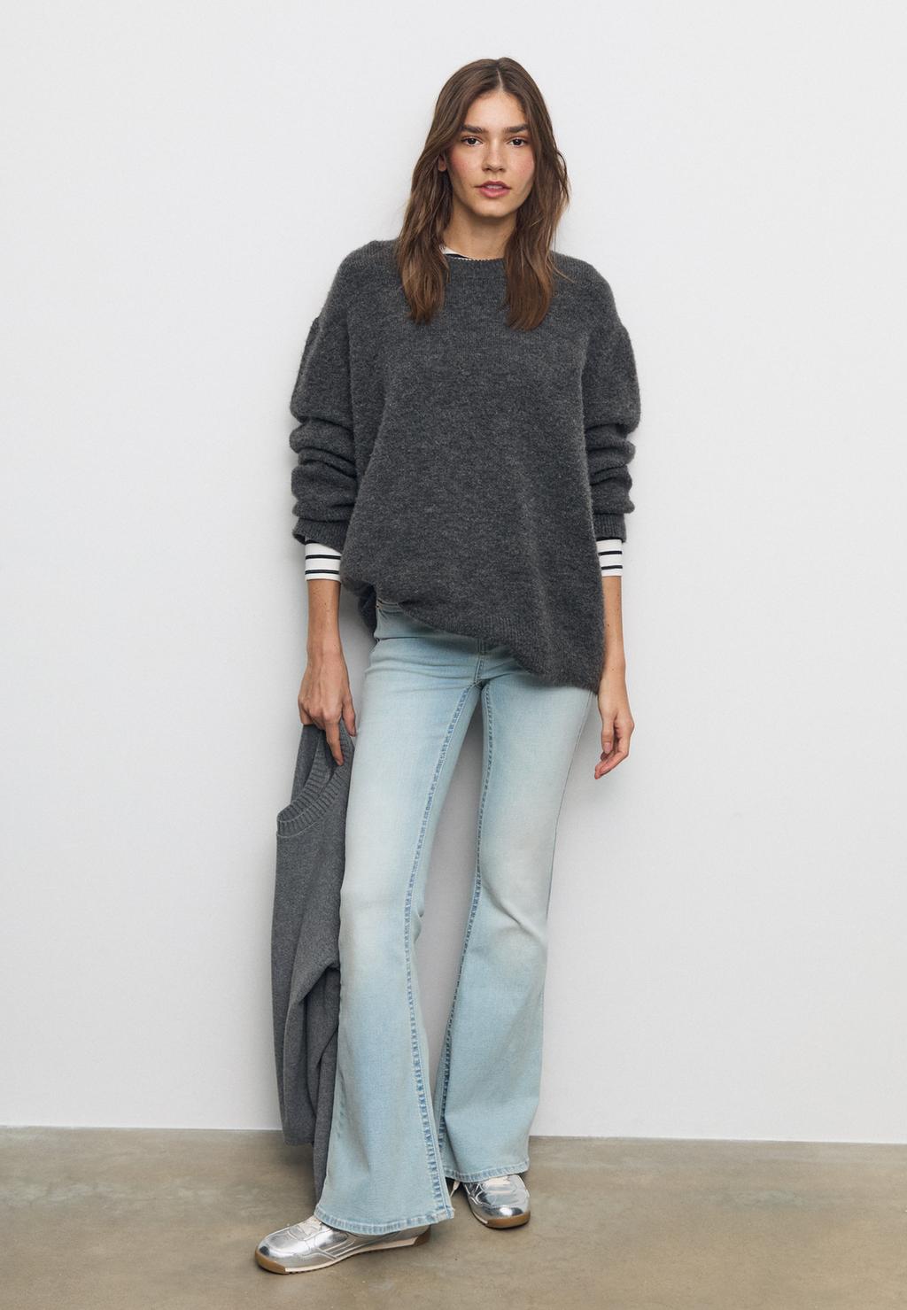 D04 low rise flared jeans