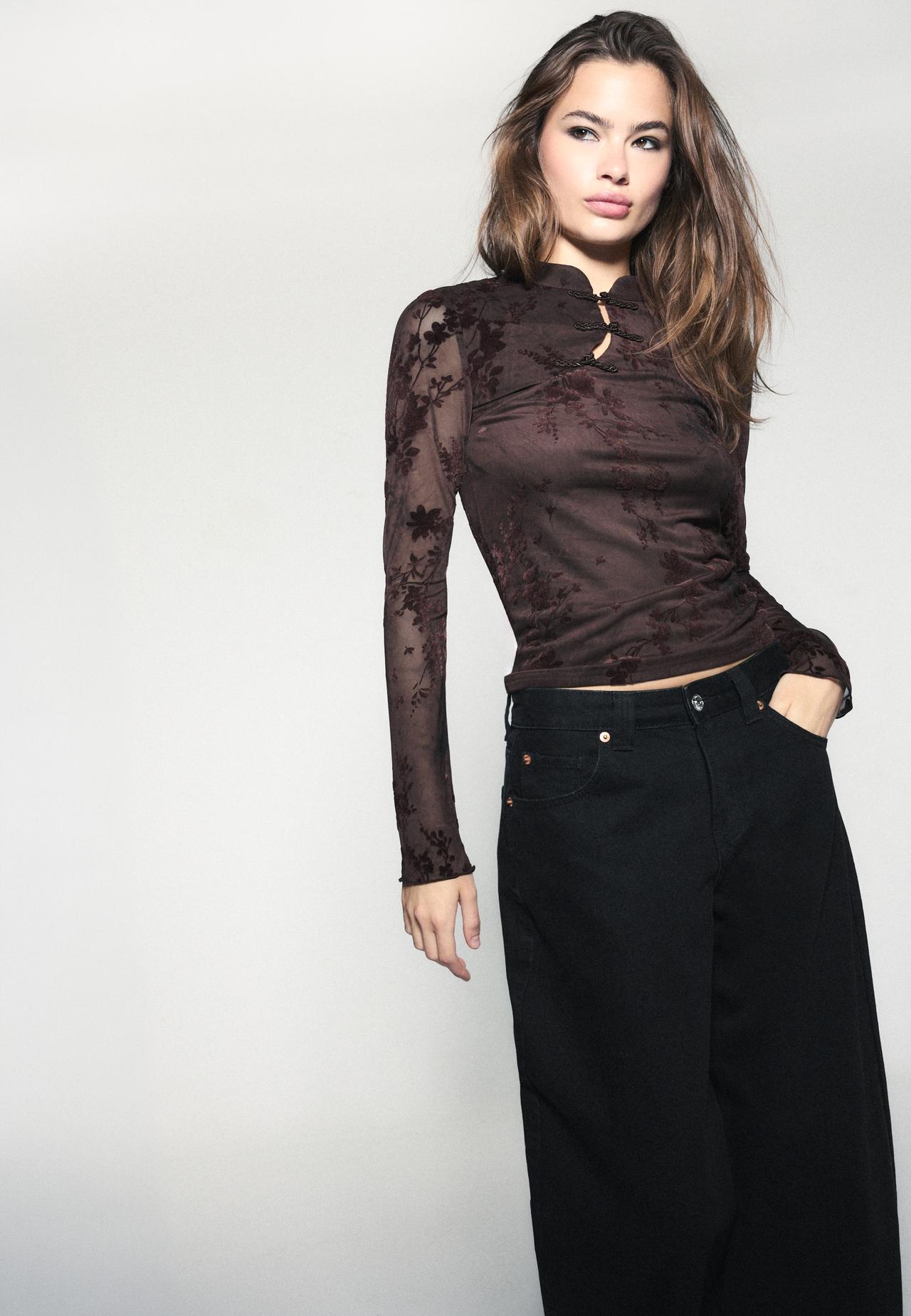 Flocked long sleeve T-shirt with toggles — Brown