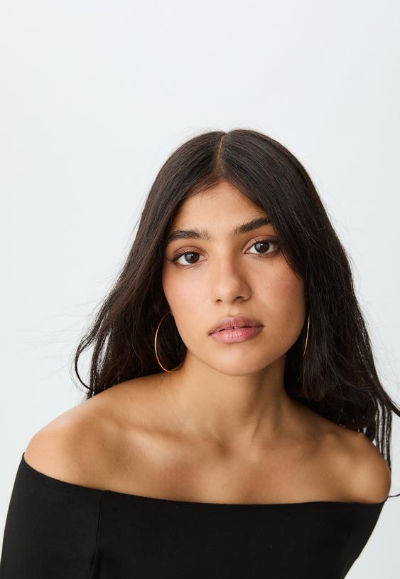 camiseta hombros descubiertos