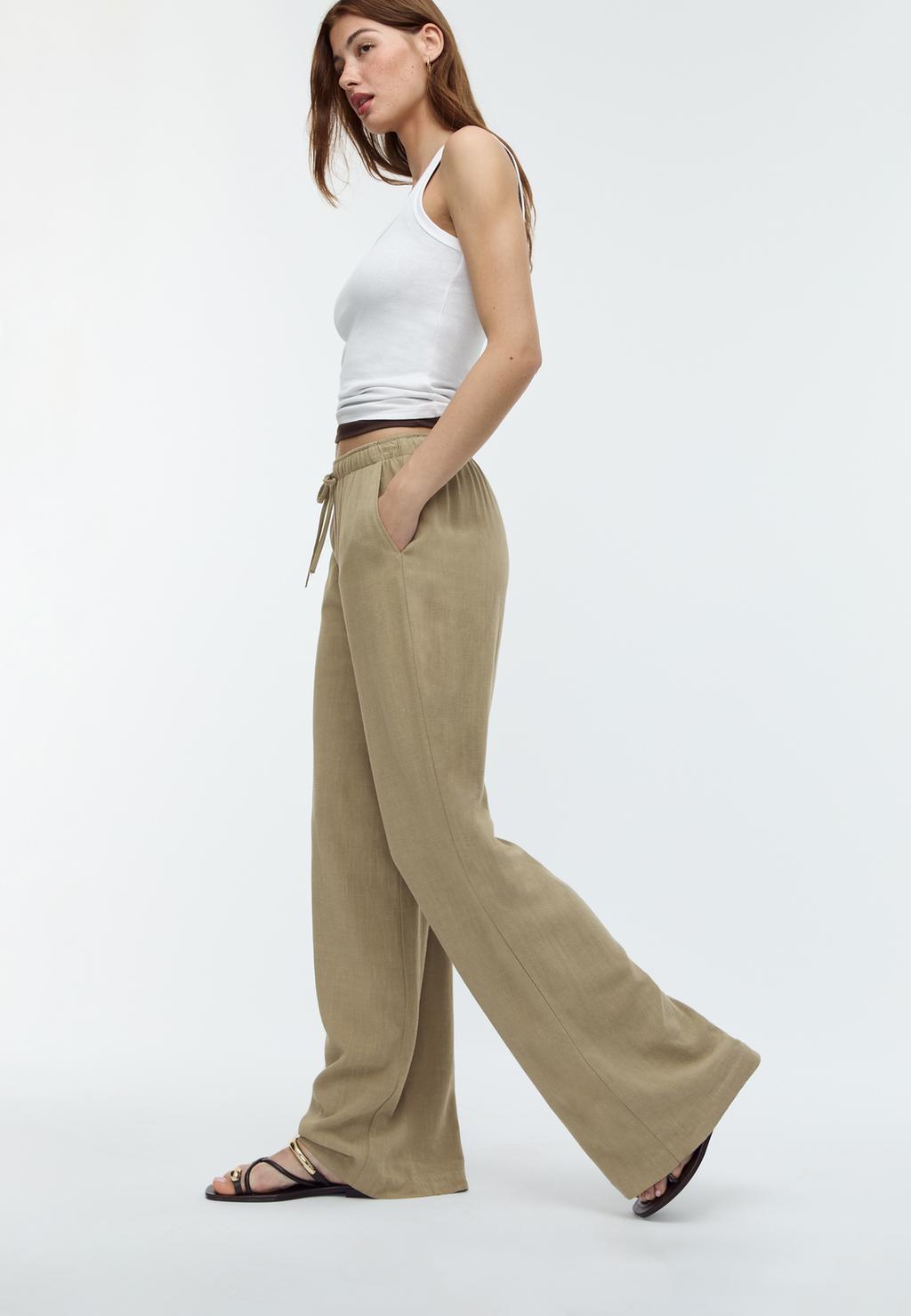 Fließende Hose mit Leinen