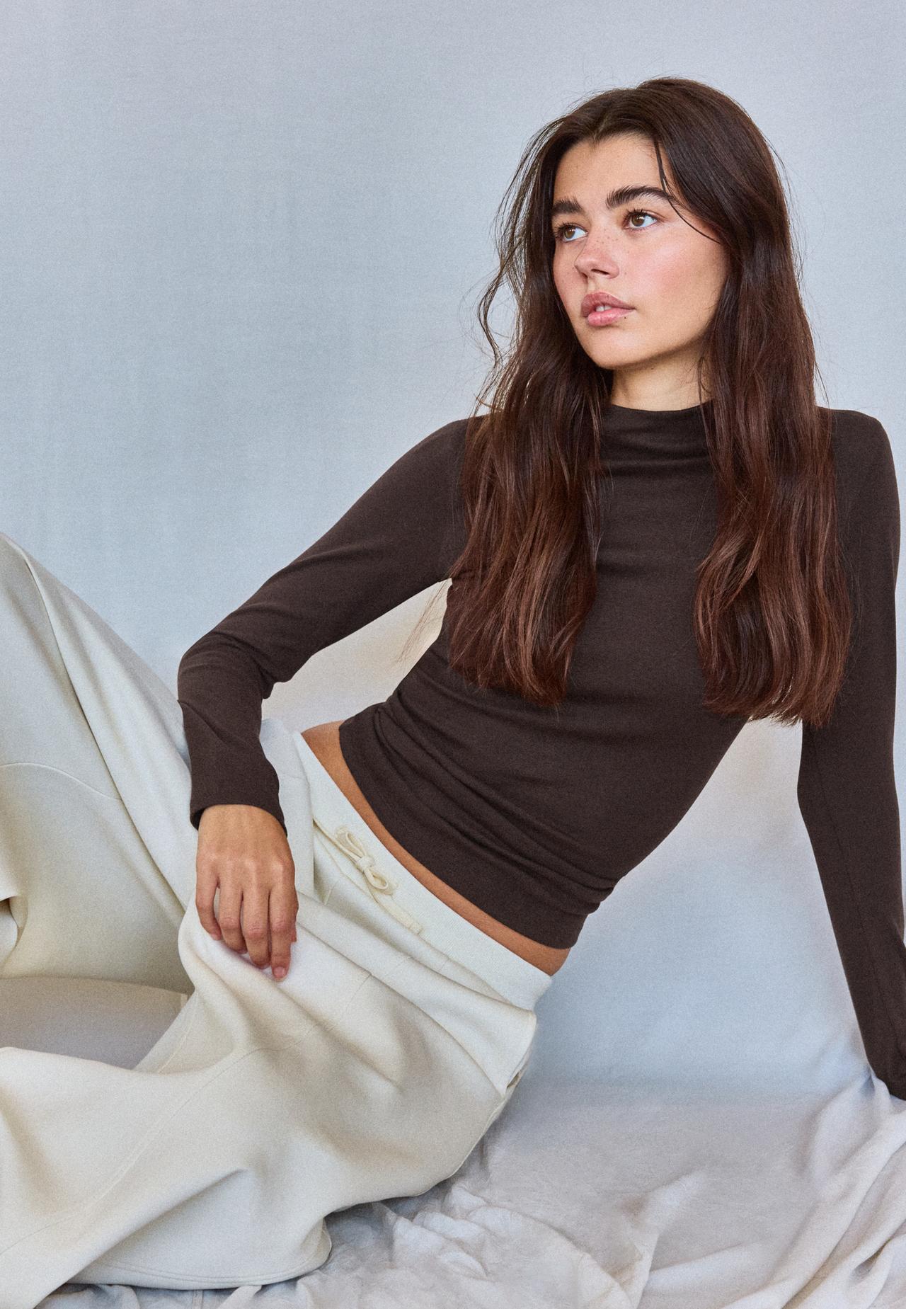 Basic funnel neck T-shirt — Brown