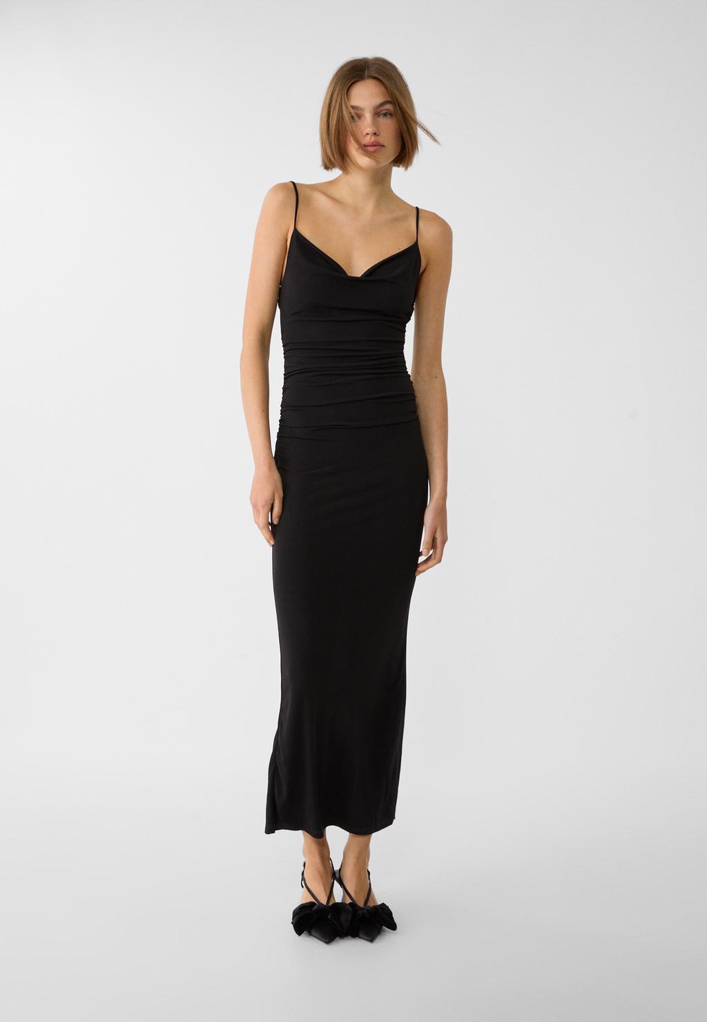 Robe longue à décolleté drapé