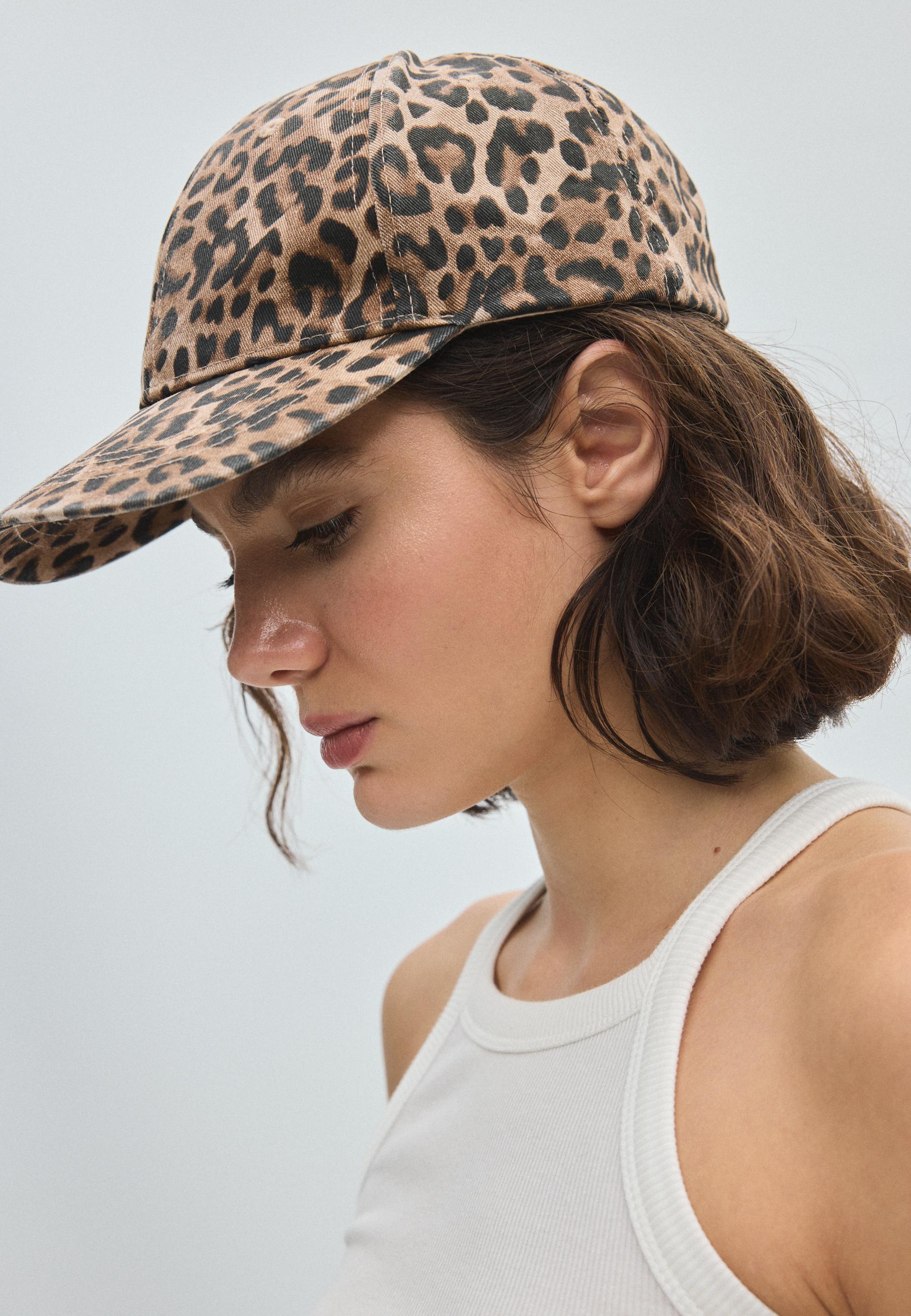 Classic leopard print cap — Brown