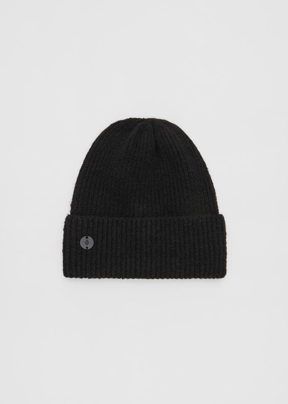 basic beanie with plaque detail