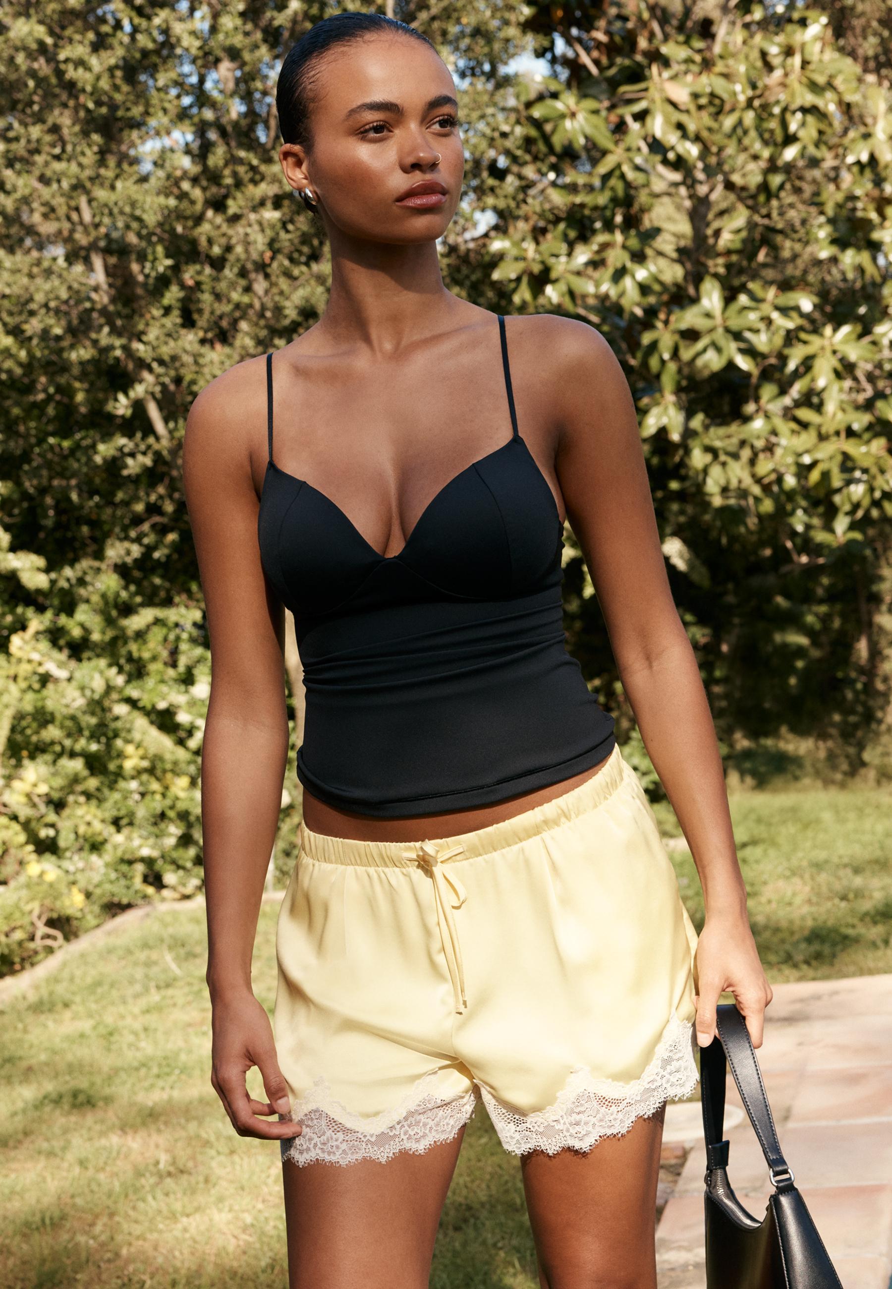 Satin lace shorts — Gold