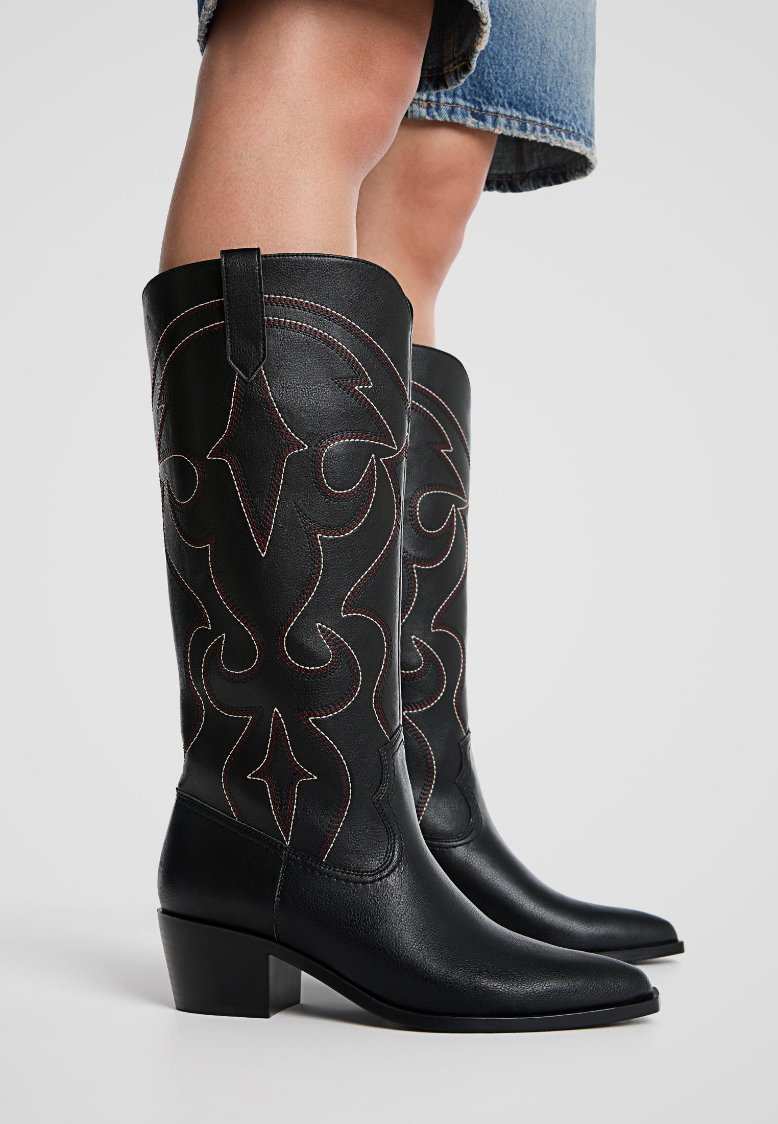 Heeled cowboy boots with detail