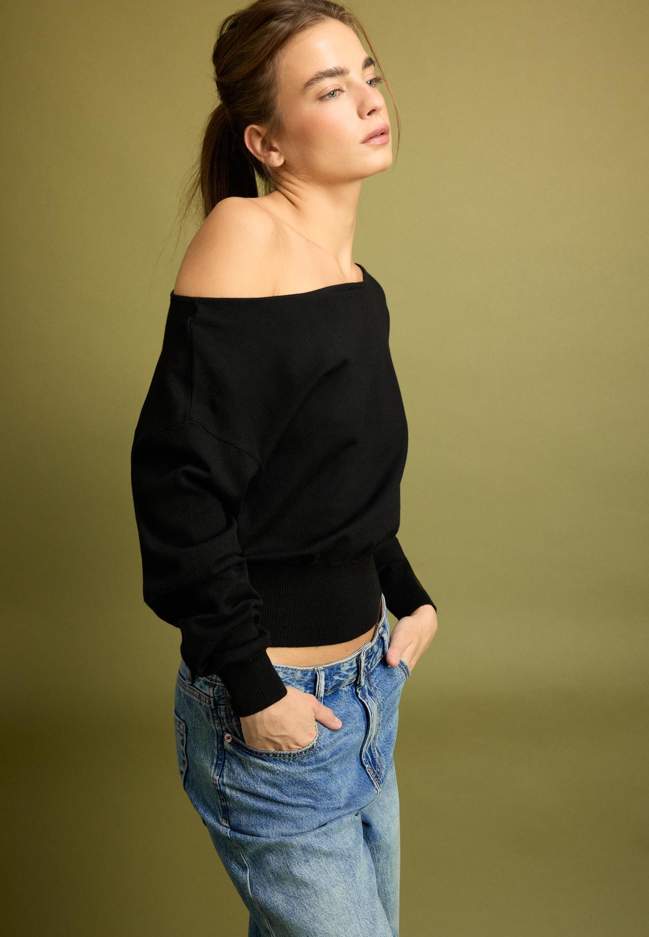 Asymmetric knit jumper — Black