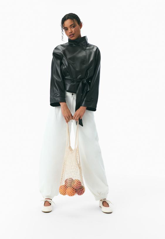 trench cuello alto efecto piel