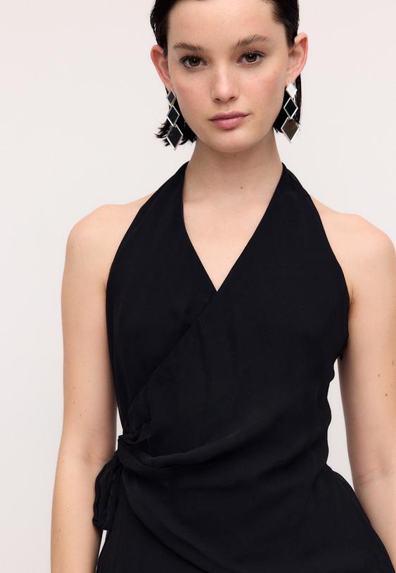 vestido fluido corto halter