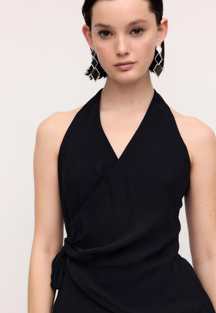 abito corto e fluido halter