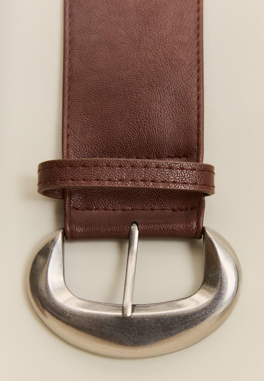 Wide belt with semi-spherical buckle