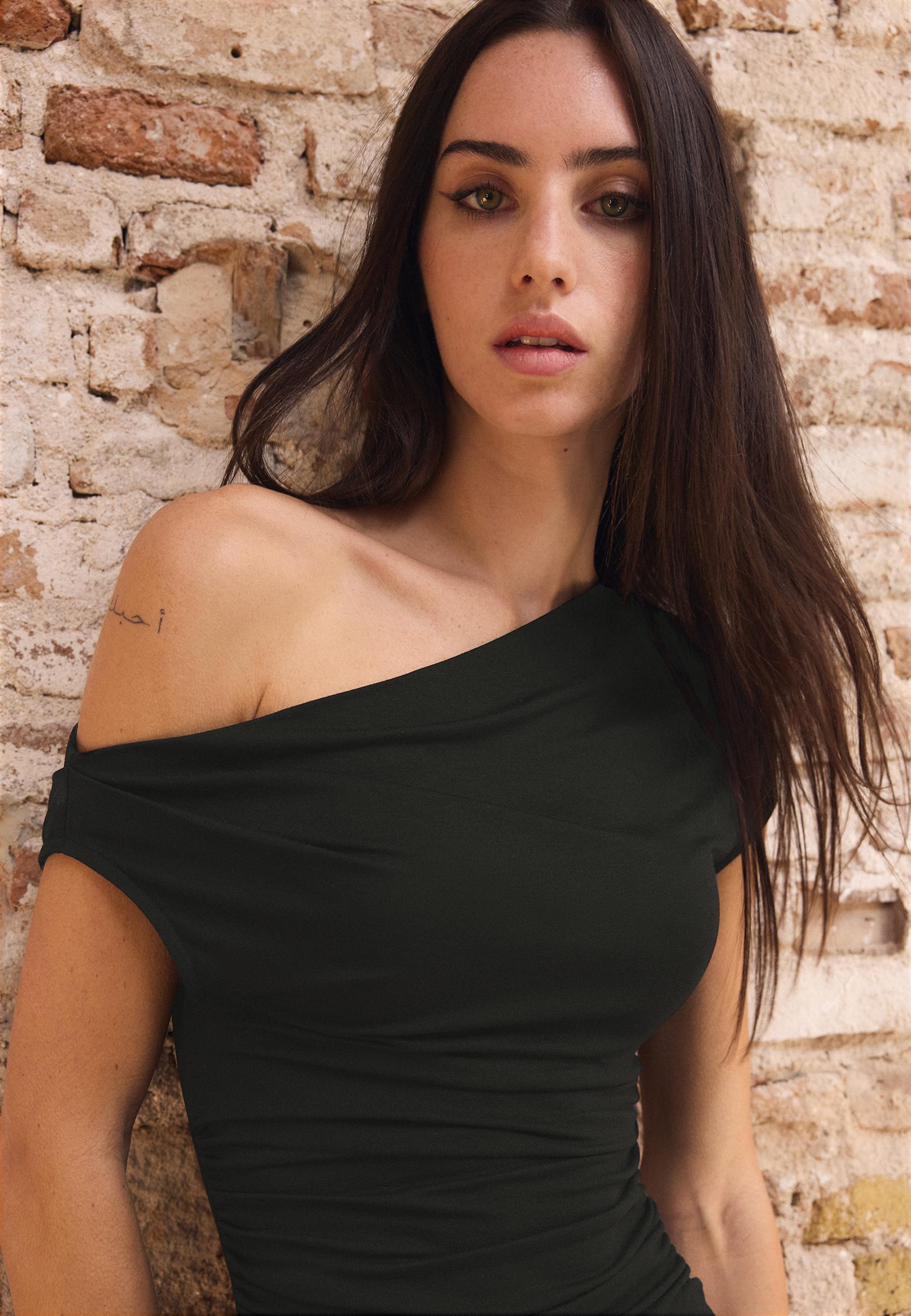 Asymmetric short dress — Black