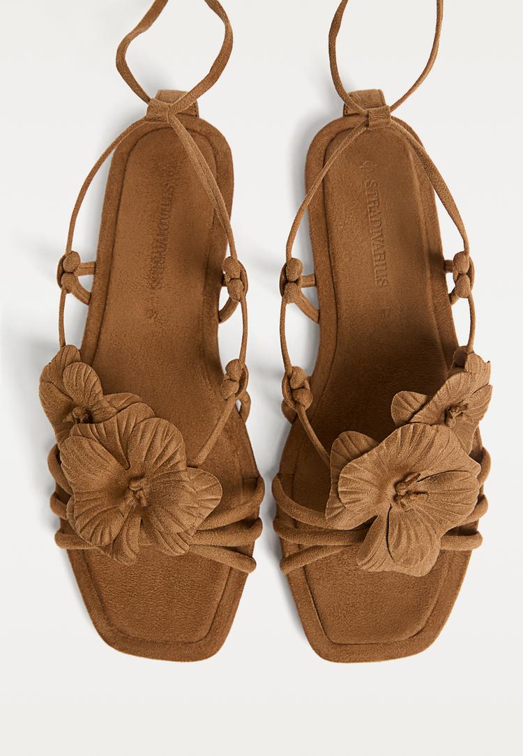 sandalia plana flor