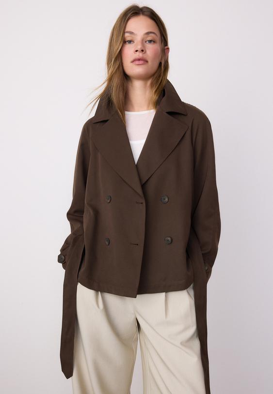 korte soepelvallende trenchcoat met ceintuur