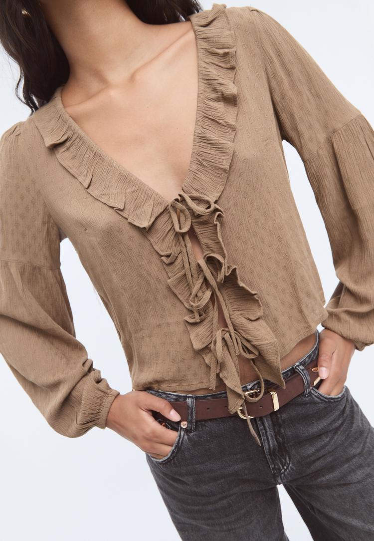 blusa fluida volantes