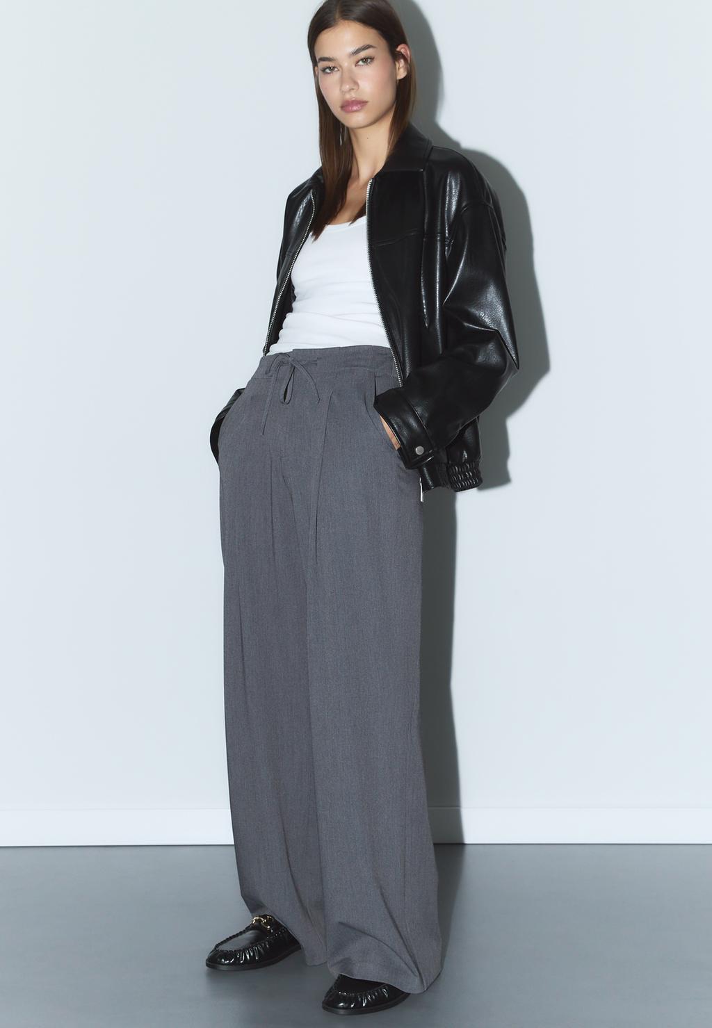 Nette broek met plooi en trekkoorden